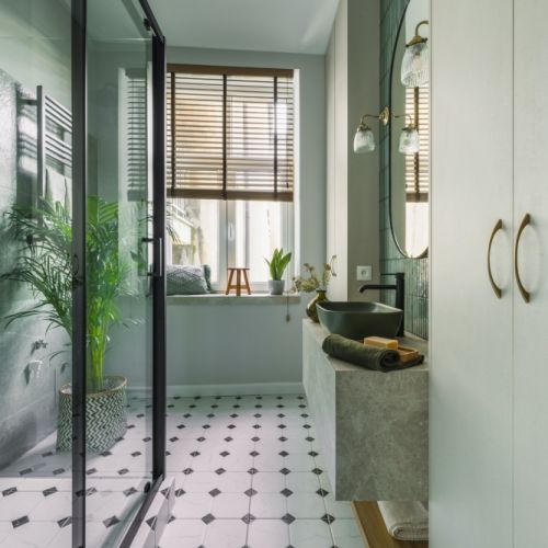 zielony kamienny blat pod umywalkę