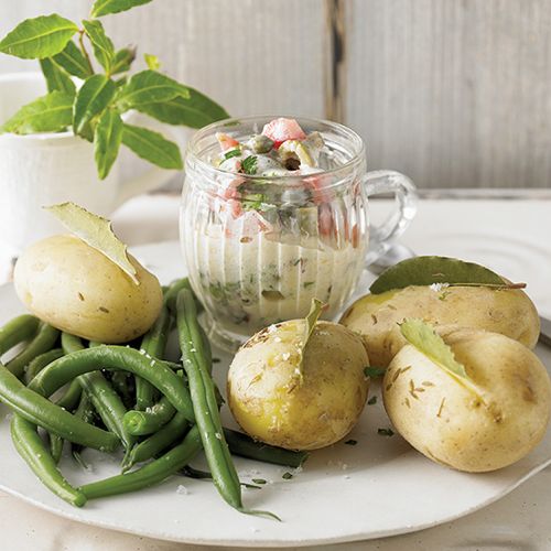 Ziemniaki z sosem oliwkowym. Nowalijki w stylu orientalnym