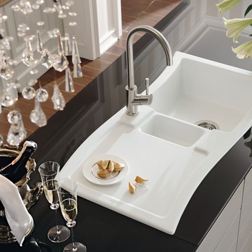 Zlewozmywak ceramiczny New Wave 60 kosztuje 5337 zł, bateria Umbrella – 1943 zł, VILLEROY BOCH