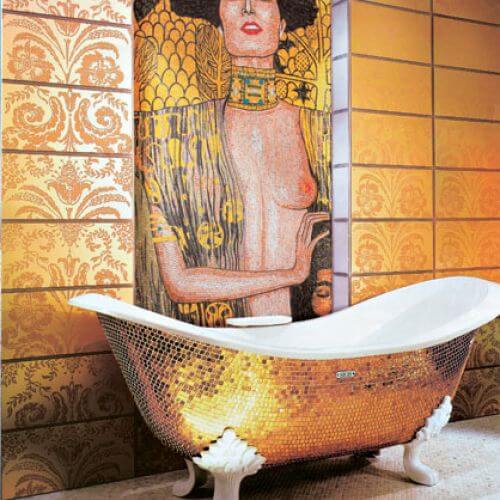 Złota wanna Maxima z kolekcji Bathtub