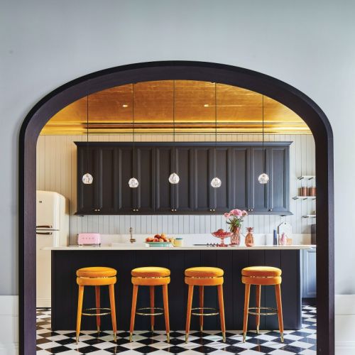 złoty sufit w kuchni