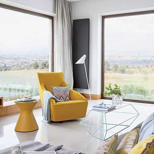 Żółta para od firmy Molteni: fotel Doda - easy i okrągły stoliczek (sklep Space Design).