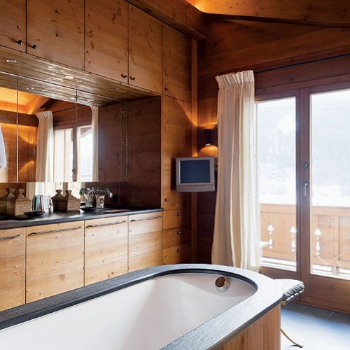 Zostały tu zamontowane niestandardowo wielkie okna.