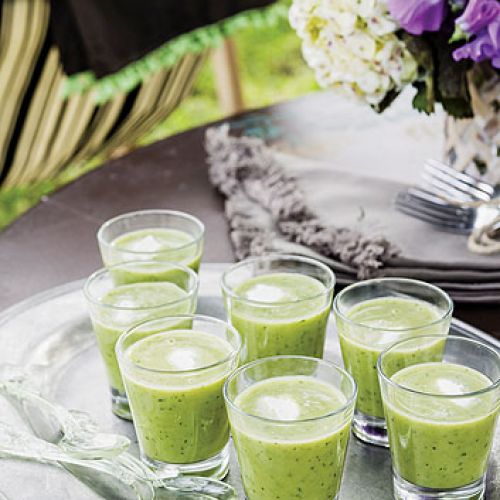 Zupa z groszku i mięty z jogurtem. Letnie przysmaki