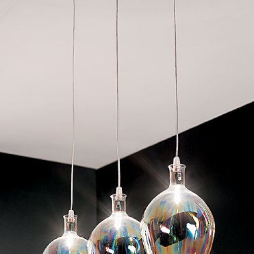 Zwyczajne bańki, tyle że w złocie, błękitach i szarościach.