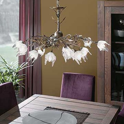 Żyrandol firmy Massive pasuje i do wnętrz klasycznych i nowoczesnych. Cena - 850 zł. GALERIA MEBLI CAROLINE - CENTRUM WITEK