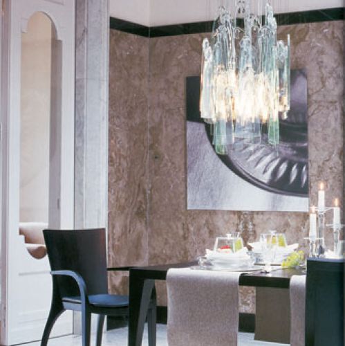 Żyrandol La Fenice-Lambert przypomina szklane kwiaty. Za taką bajkową scenerię zapłacimy 2806 euro. CASA MIA