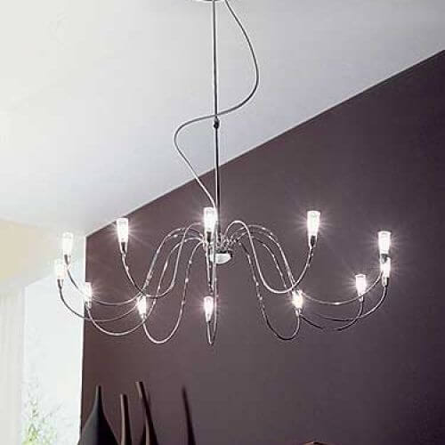 Żyrandol Ofelia dostępny w wielu rozmiarach, z żarówkami halogenowymi lub klosikami - kosztuje od 360