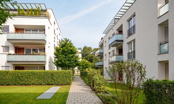 mieszkanie na parterze z ogródkiem czy mieszkanie z tarasem