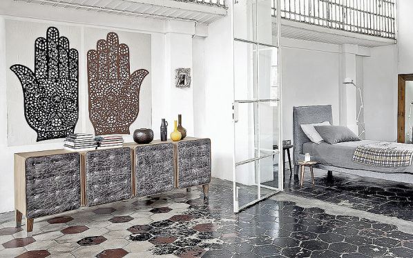 Tapicerowane fronty sprawiają, że komody i kredensy wyglądają lekko i zabawnie.