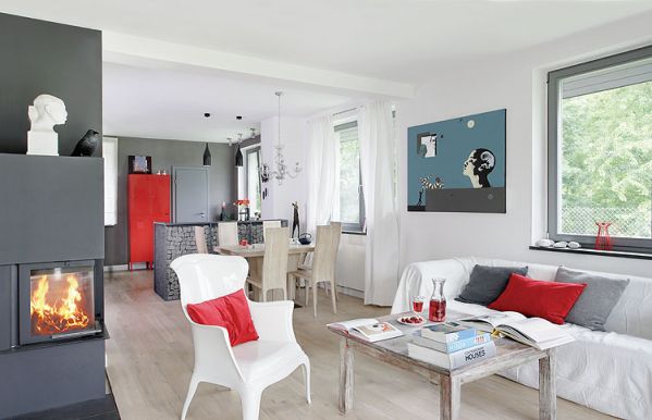 Nowocześnie i kolorowo. Spokój i kontrasty: mieszkanie z pomysłem