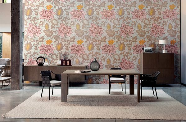 Szare chmurki, zakręcone niczym rogi liczonych przed snem baranów, to znak rozpoznawczy jesienno-zimowej kolekcji Bisazzy.