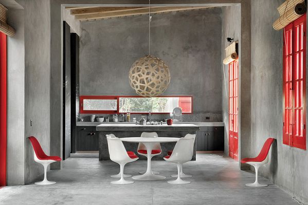 Stół Tulip Eero Saarinena