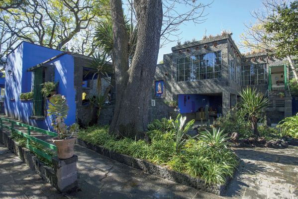 Casa Azul nie zawsze był niebieskim domem. Kiedy powstał w 1904 roku, fasadę pomalowano na biało.