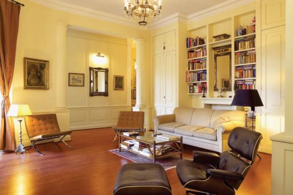 Niewiele pozostało takich pięknych przedwojennych mieszkań w Warszawie.