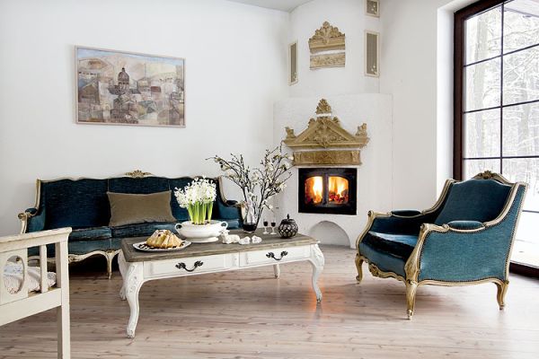 Ola wyszperała na starociach secesyjne kafle na kominek. Były połamane i pokryte ciemną farbą. Maciek