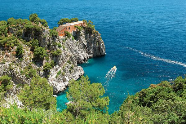 Tylko wizjoner architektury albo genialny amator mógł wpaść na pomysł takiego domu.