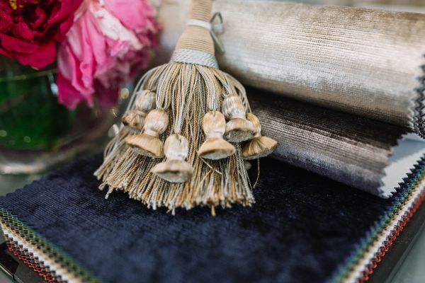 Eleganckie zasłony, które otulą dom