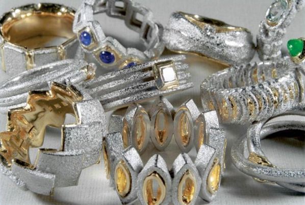 Biżuteria projektu Jarosława Westermarka.