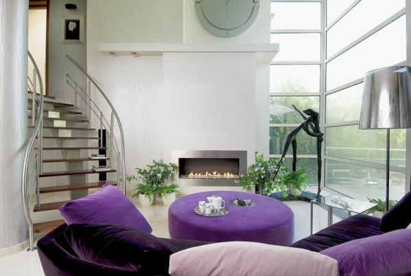 Pani domu nie chciała nosić drewna i sprzątać popiołu dlatego w salonie stanął gazowy kominek.