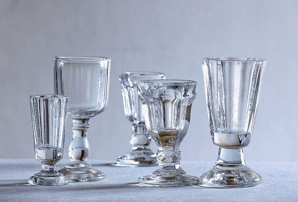 Kieliszki do wódki i wytrawnych nalewek.