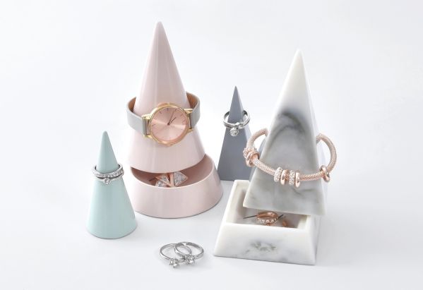 najładniejsze stojaki i podstawki na biżuterię