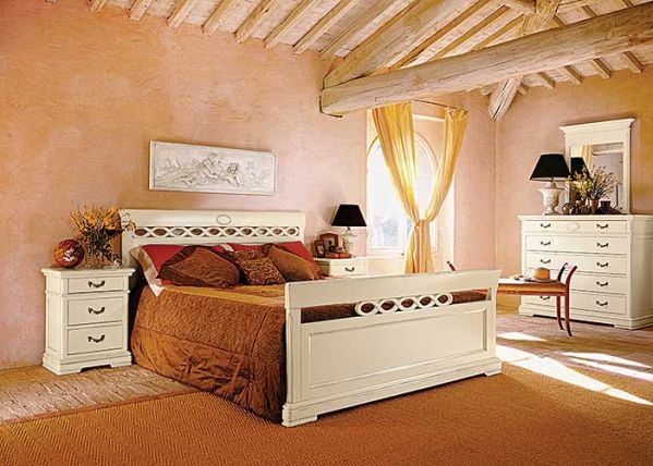 Łóżko Glamour z drewna tulipanowca. Cena - około 6200 zł. TONIN CASA