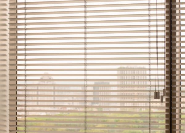 żaluzje drewniane do biura