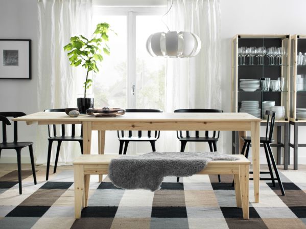 rodzinny stół do jadalni