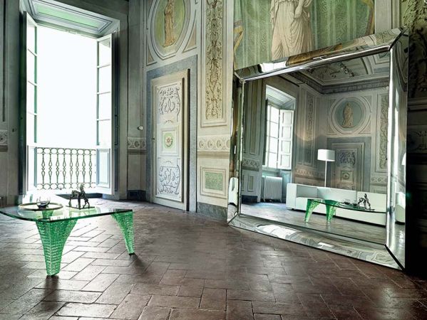 Stół Atlas i lustro Caadre. Szkło z charakterem