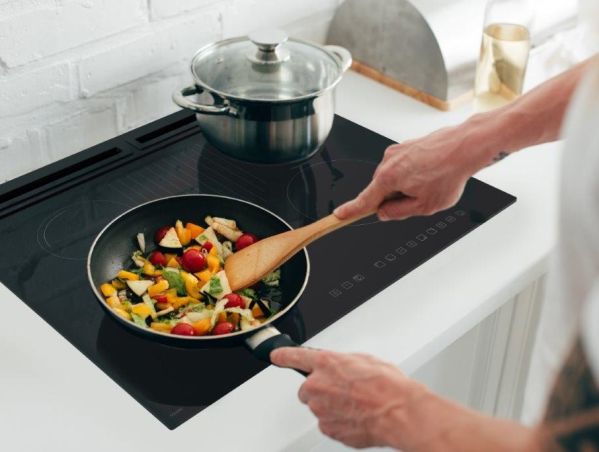 okapy i płyty do nowoczesnej kuchni