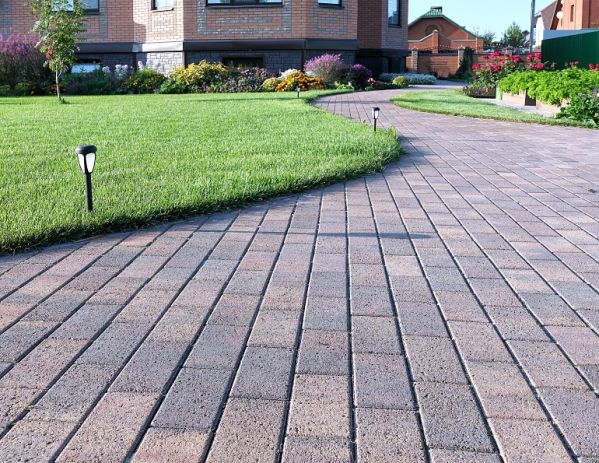 fugowanie nawierzchni z kostki brukowej