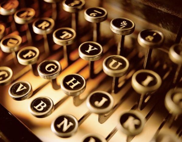 Klawiatura fot. MEDIUM. Historia maszyny do pisania