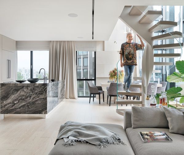 szklane ściany w nowoczesnym wnętrzu