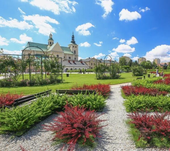 Rzeszów najlepsze miejsca na niezapomniane wakacje i opcje wynajmu