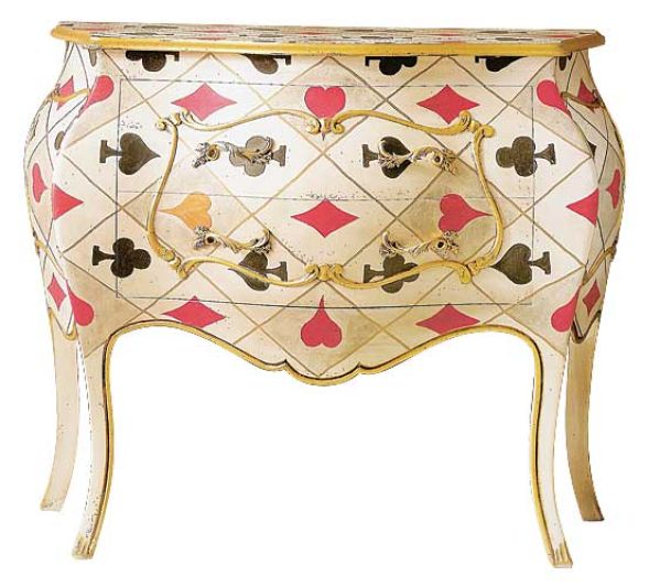 Komódka ozdobiona karcianymi motywami. HEBAN