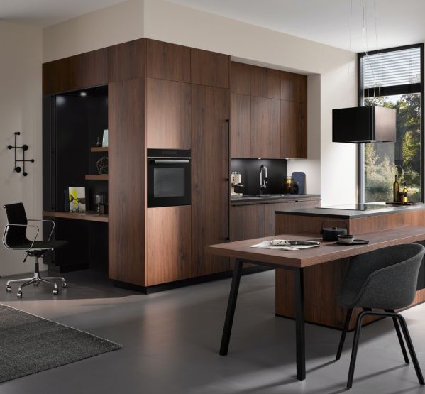 inteligentnie urządzona kuchnia z dodatkowymi funkcjami