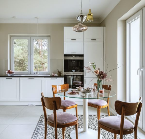 jak połączyć klasyczne meble z nowoczesnymi dodatkami