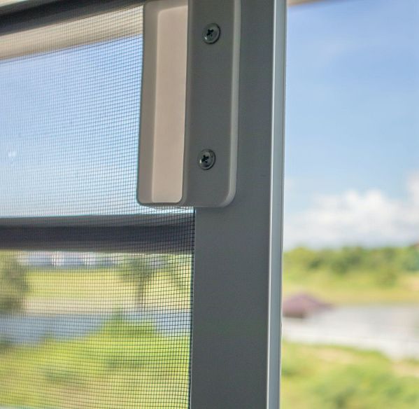 jak wybrać skuteczną moskitierę na okno