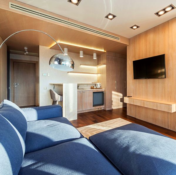 naturalne światło w domu jak je uzupełniać oświetleniem sztucznym