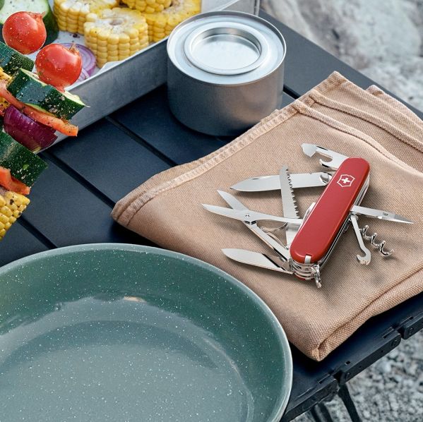 scyzoryk Victorinox ułatwia życie w podróży domu i ogrodzie