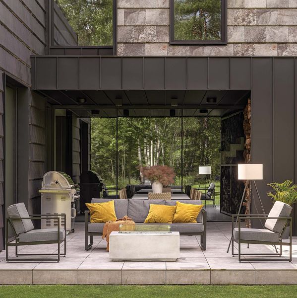 nowoczesny dom otulony zielenią