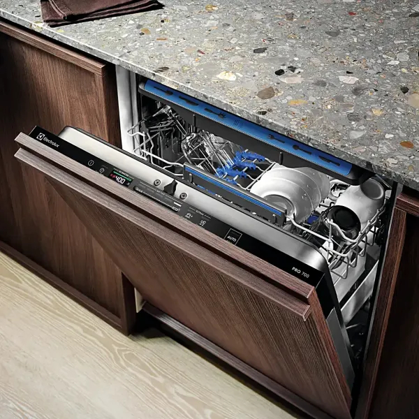 Masz dość zmywarki, która nie domywa? Poznaj rozwiązania Electrolux dla idealnie czystych naczyń