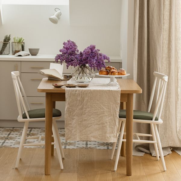 52-metrowe mieszkanie na poddaszu w drewnie i szarościach