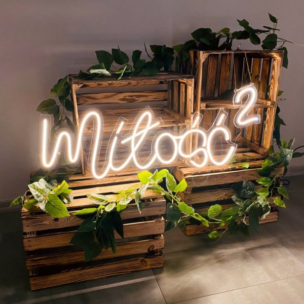 neon na ścianę jako nowoczesna dekoracja i oświetlenie