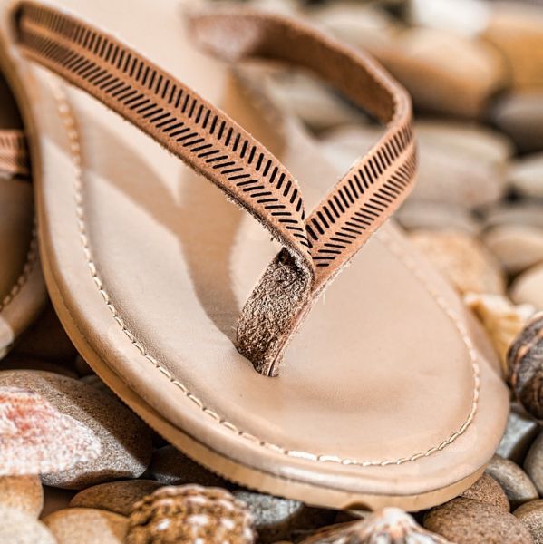 stylowe i wygodne klapki damskie na lato