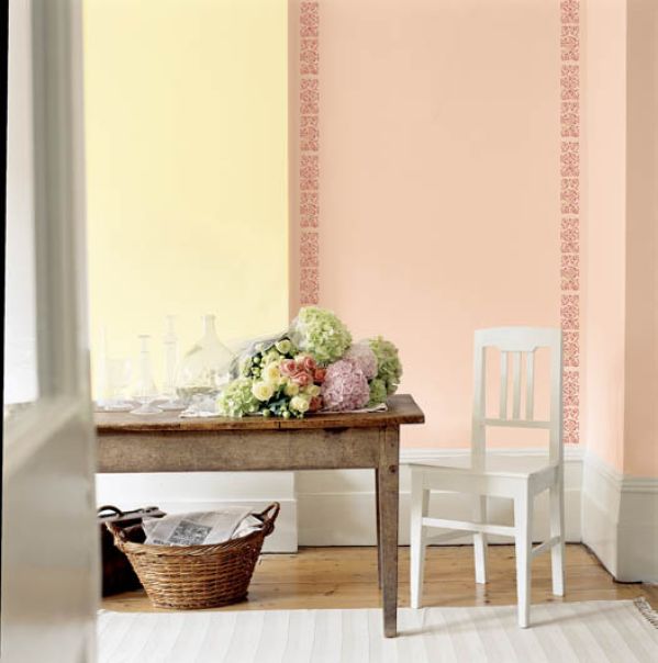 Ściana ozdobiona szlaczkiem. Wzór z Montmartre