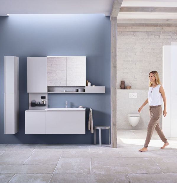 Wygodna i funkcjonalna: urządzamy łazienkę meblami i ceramiką z kolekcji Geberit Acanto