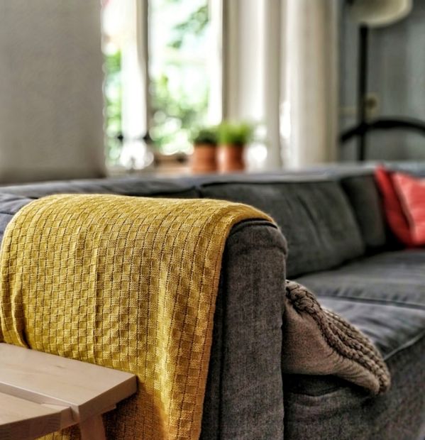 sztruksowa kanapa kiedy warto postawić na sztruks obiciowy