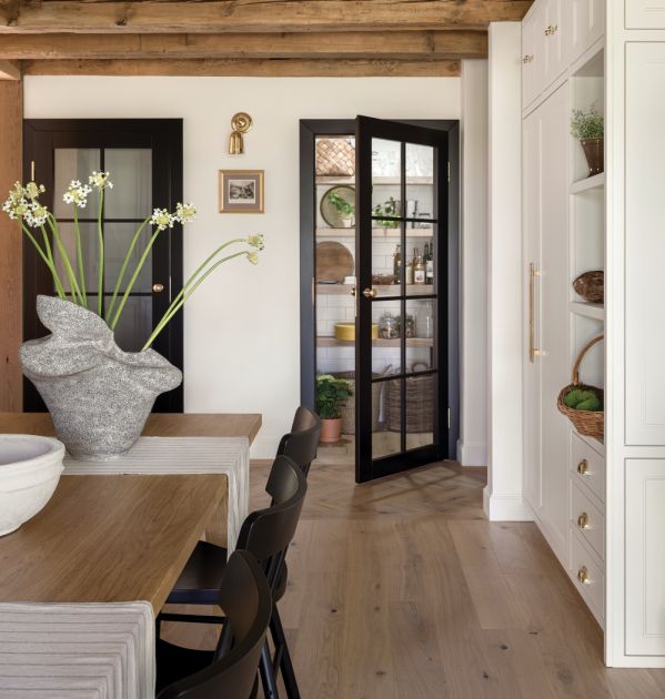 wnętrza w kolorach ziemi urządzone naturalnymi materiałami